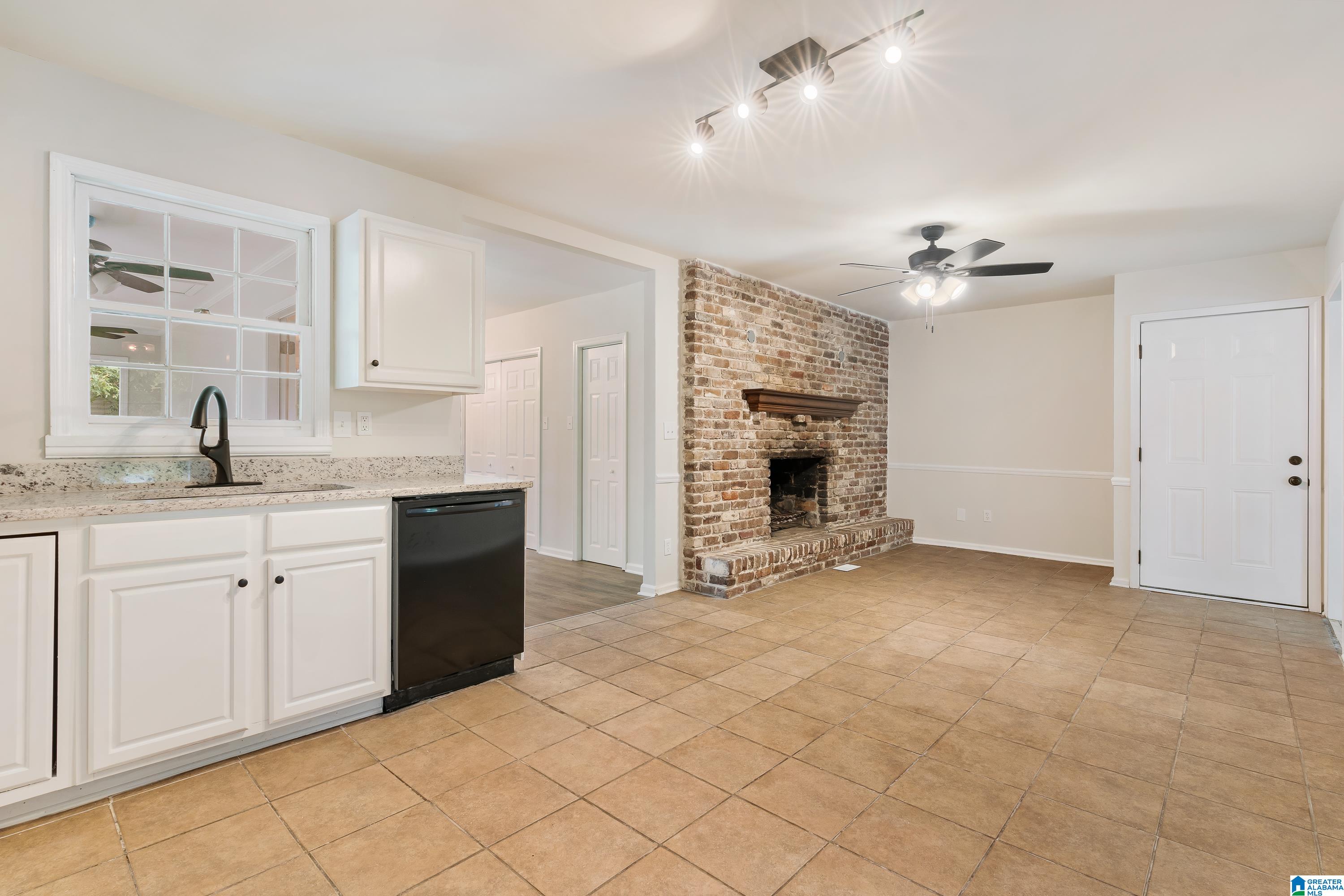 529 Overhill Drive Pelham, AL 35124 - Photo 14 of 38
