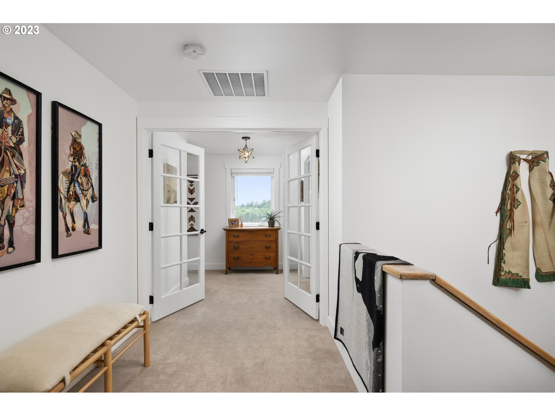32877 South Wright Road Molalla, OR 97038 - Photo 12 of 34 a view of a hallway with workspace and entryway