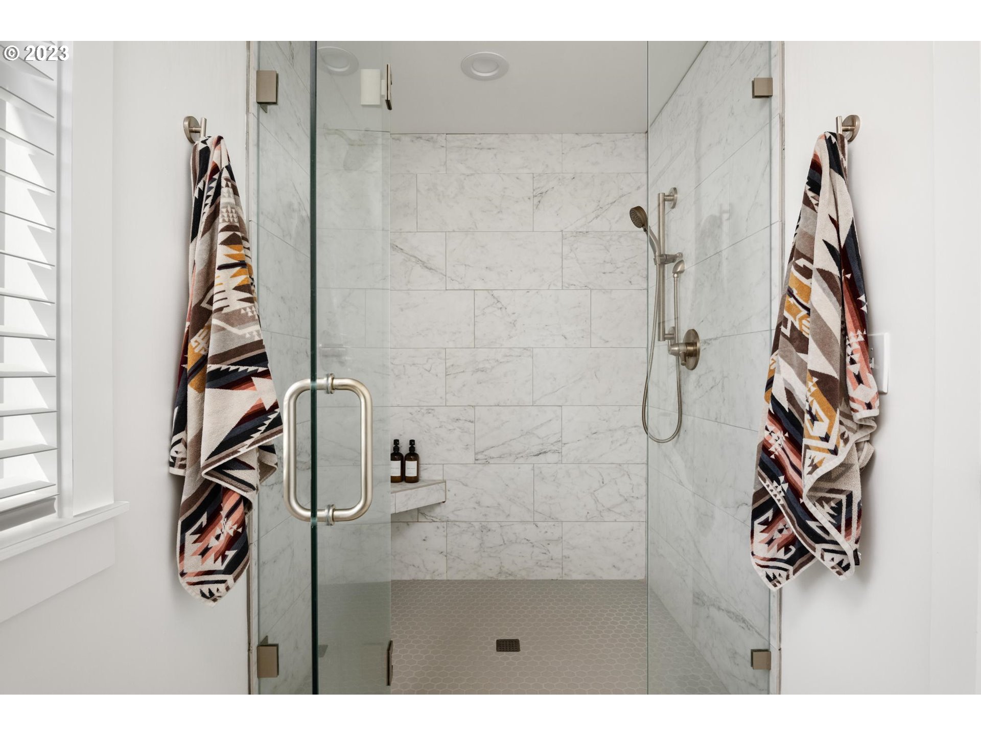 32877 South Wright Road Molalla, OR 97038 - Photo 17 of 34 a bathroom with a bathtub and shower