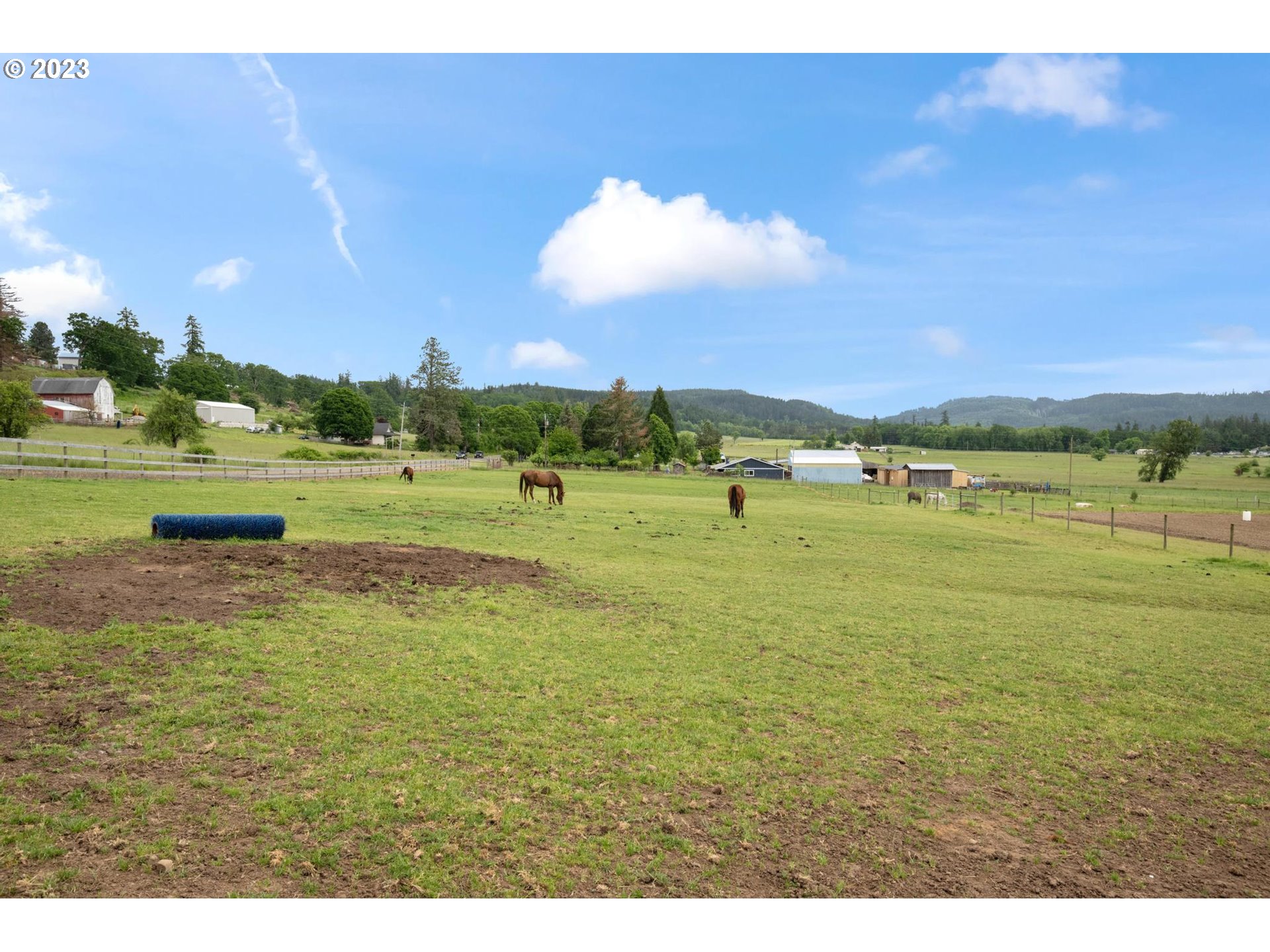 32877 South Wright Road Molalla, OR 97038 - Photo 32 of 34 a view of a town with beach and ocean view
