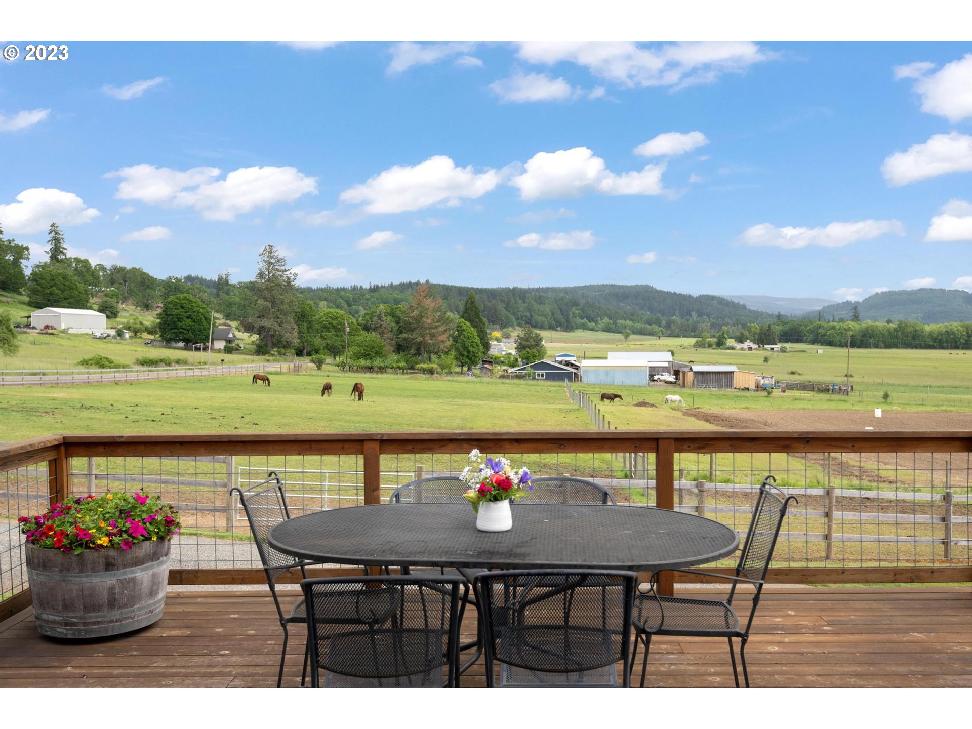 32877 South Wright Road Molalla, OR 97038 - Photo 5 of 34 a view of a chairs and table in the terrace