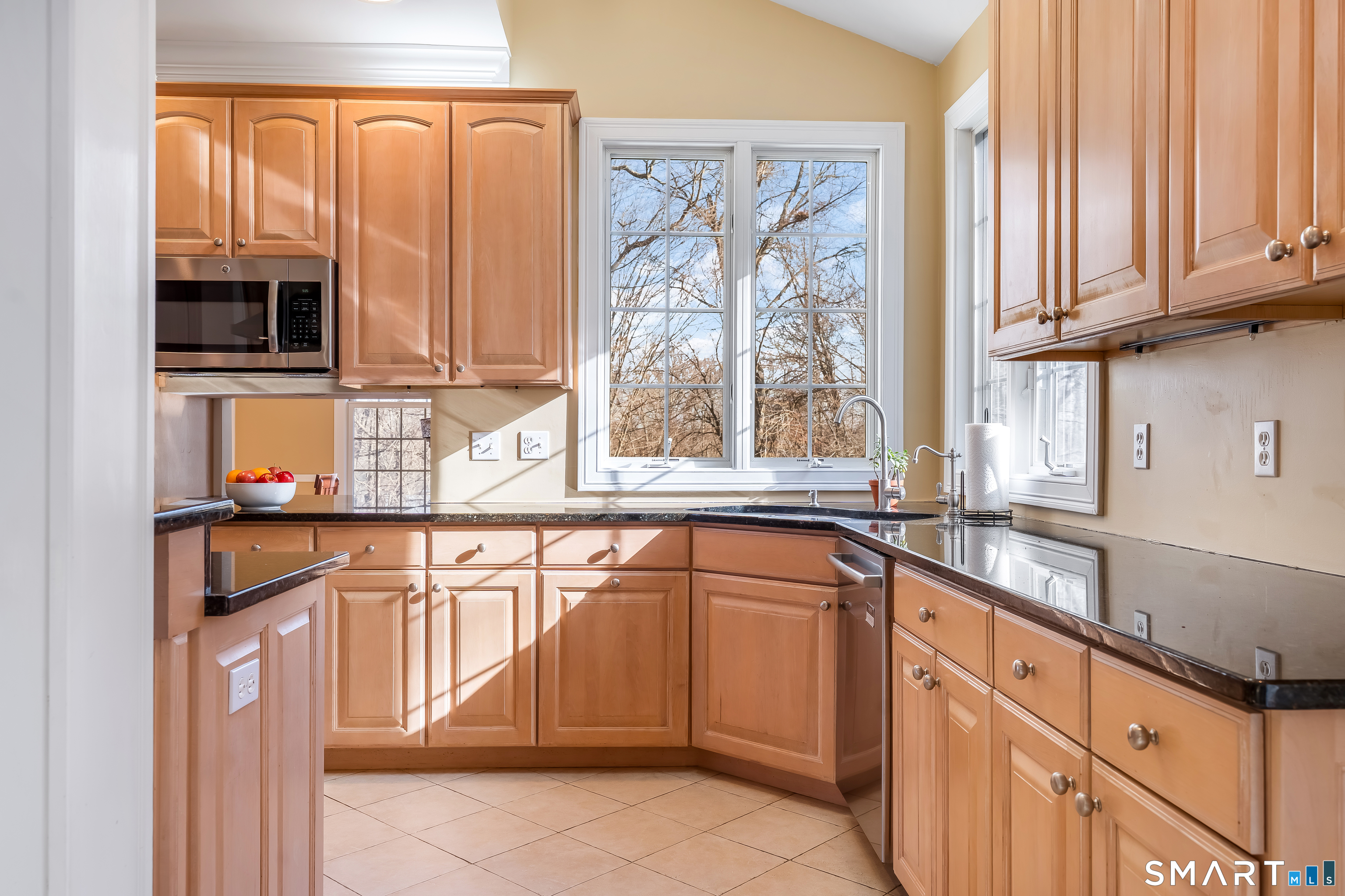 68 Charter Ridge Drive Newtown, CT 06482 - Photo 8 of 40