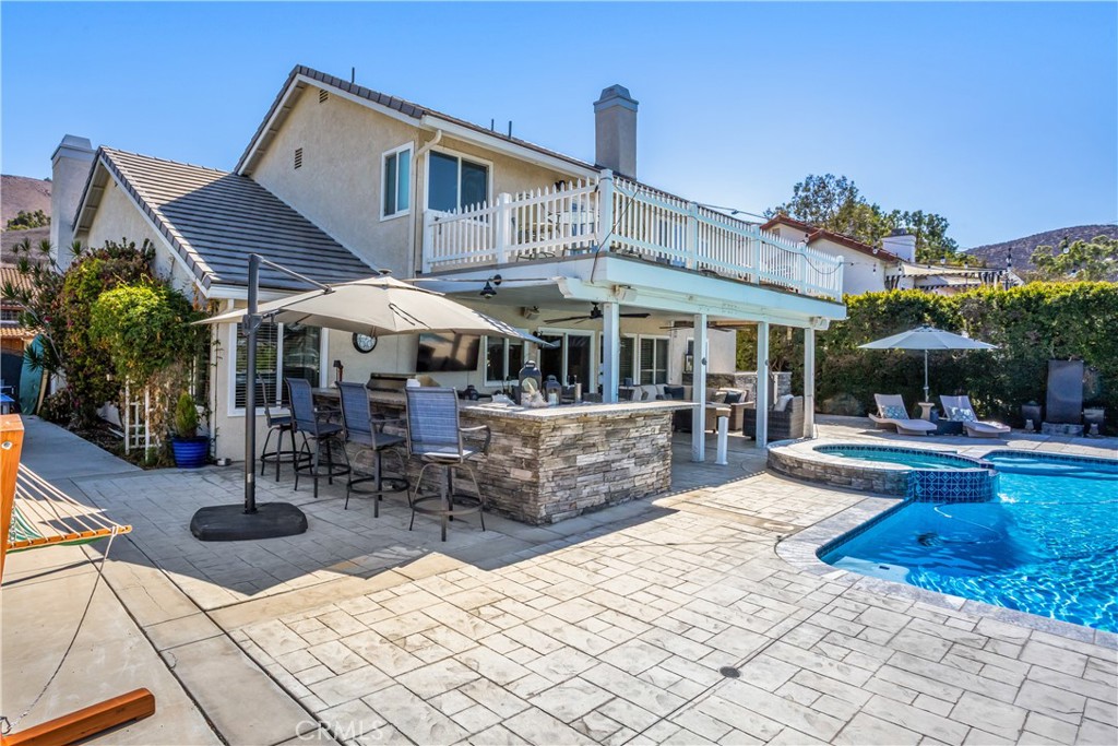 16455 Lake Knoll Parkway Riverside, CA 92503 - Photo 27 of 59 a view of a patio with a table and chairs under an umbrella