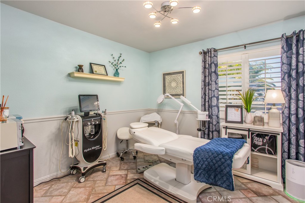 16455 Lake Knoll Parkway Riverside, CA 92503 - Photo 35 of 59 a living room with furniture a window and a flat screen tv