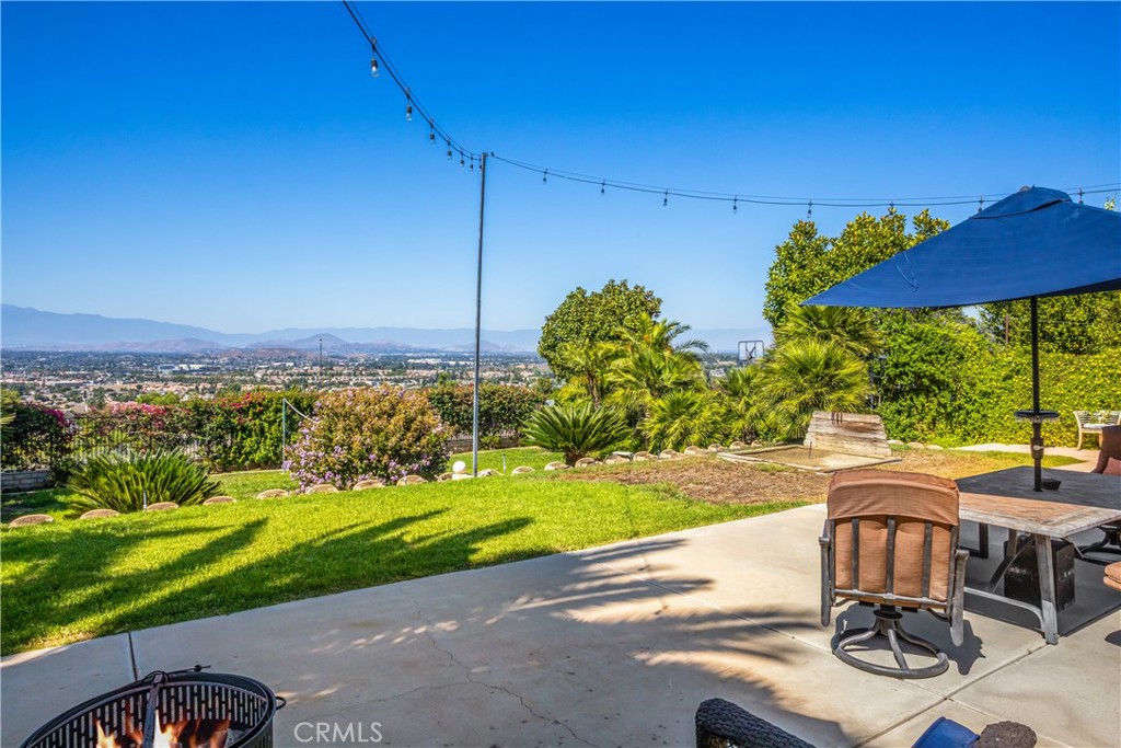 16455 Lake Knoll Parkway Riverside, CA 92503 - Photo 46 of 59 a view of a patio with table and chairs under an umbrella