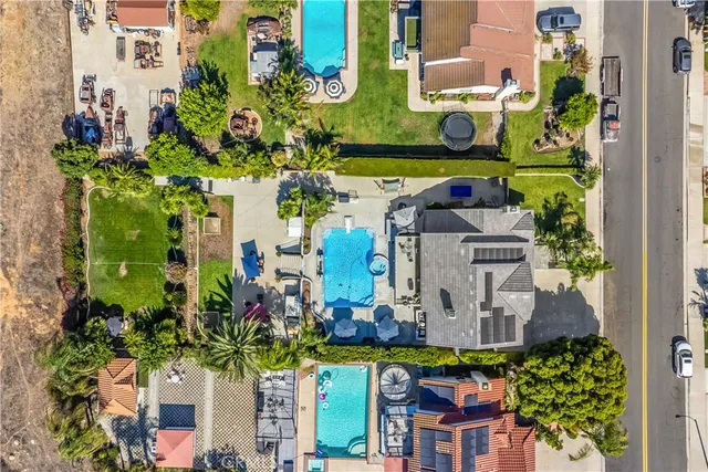 $999,999 | 16455 Lake Knoll Parkway, Riverside, CA 92503