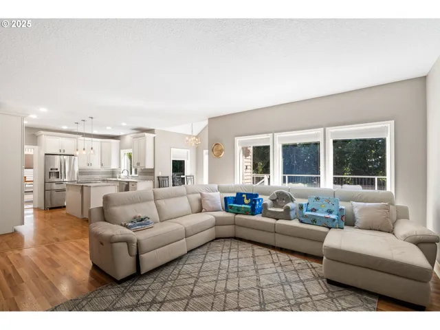 $810,000 | 4000 Southwest 30th Drive, Gresham, OR 97080