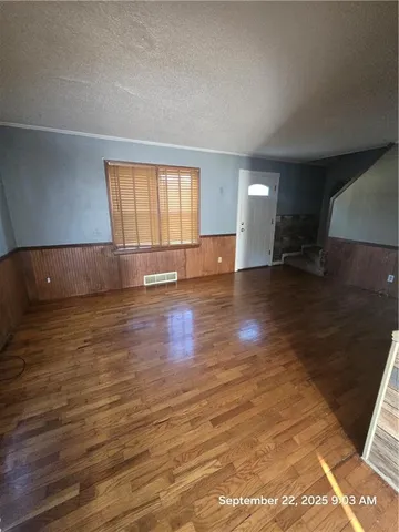 $109,900 | 625 West Broadway Street, Higginsville, MO 64037