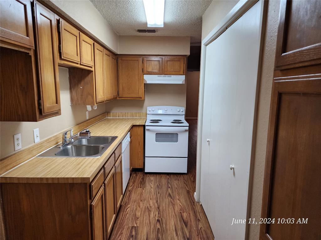429 Southwest Thomas Street, Unit D Burleson, TX 76028 - Photo 8 of 10