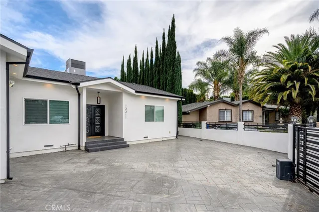 a view of a house with a yard and garage