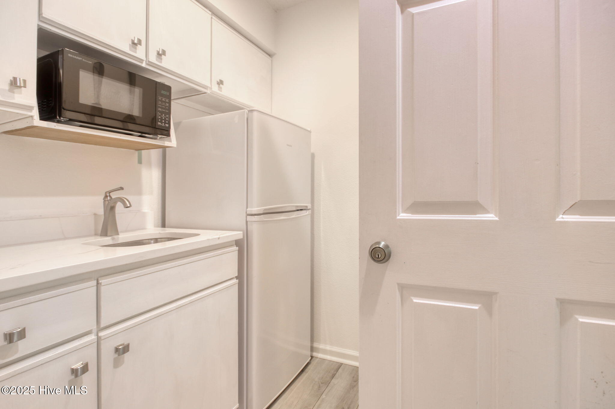 223 Clubhouse Road, Unit 5 Sunset Beach, NC 28468 - Photo 15 of 35 Lock-out Villa can be rented separately. Quartz Countertops, new refrigerator and new Microwave!