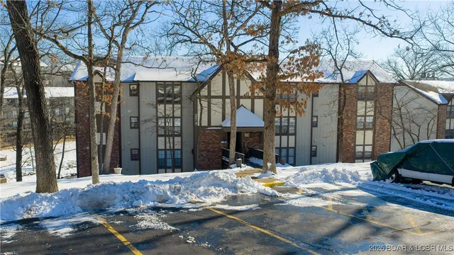 $384,900 | 274 Water's Edge Drive, Unit 2B, Lake Ozark, MO 65049