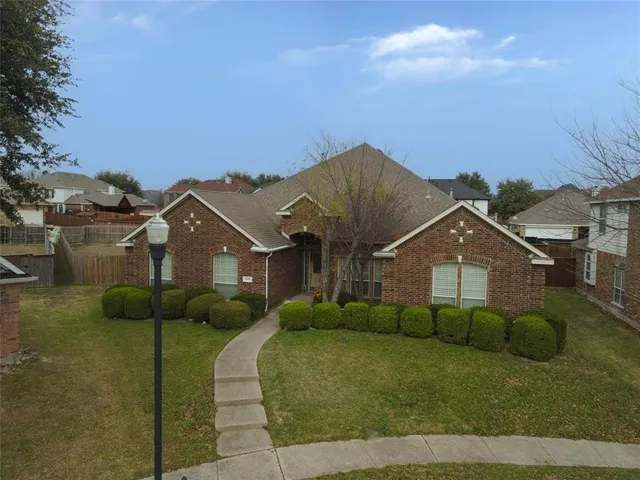 $299,950 | 819 Paisley Lane, Red Oak, TX 75154