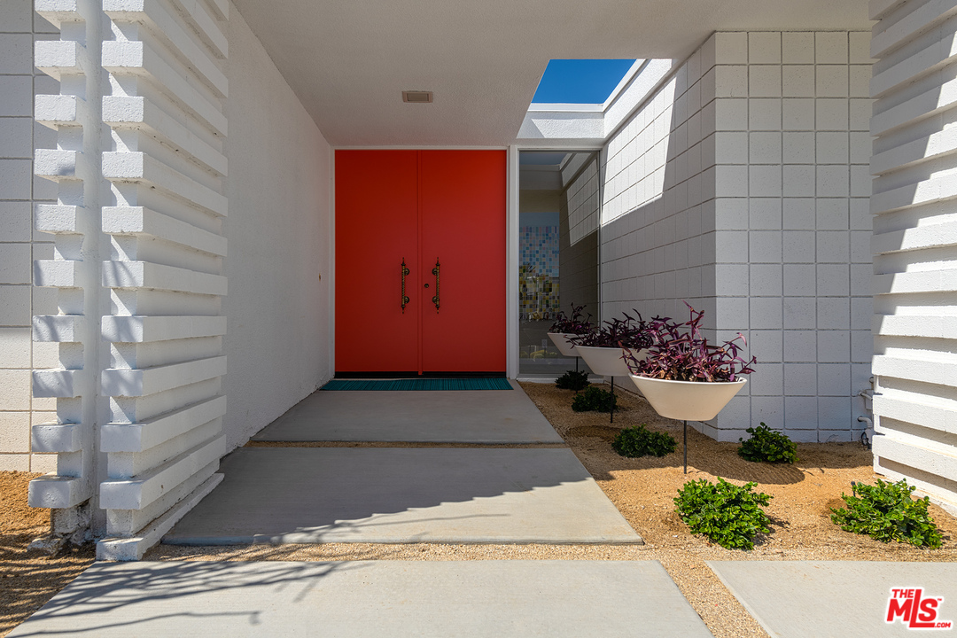 2651 Kings Road West Palm Springs, CA 92264 - Photo 2 of 29 Gallery Image 2