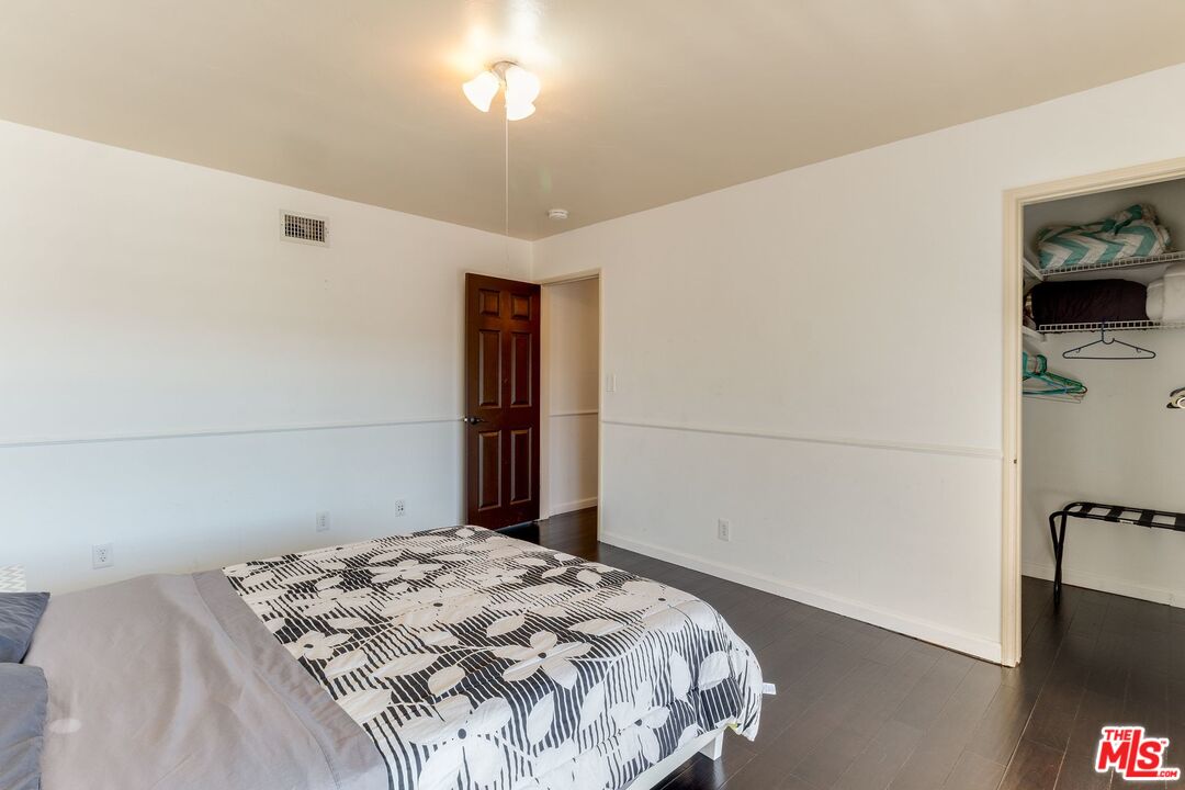 5150 Campo Road Woodland Hills, CA 91364 - Photo 15 of 53