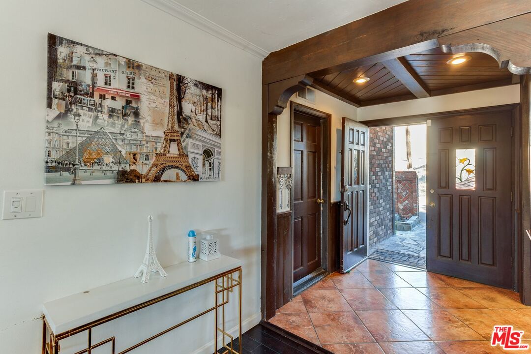 5150 Campo Road Woodland Hills, CA 91364 - Photo 4 of 53