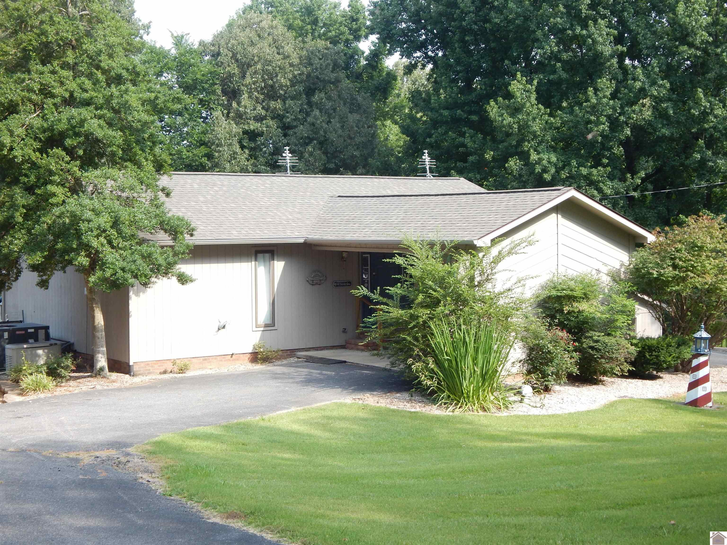 283 Delaware Road Gilbertsville, KY 42044 - Photo 2 of 35 SIDE FRONT VIEW OF HOUSE