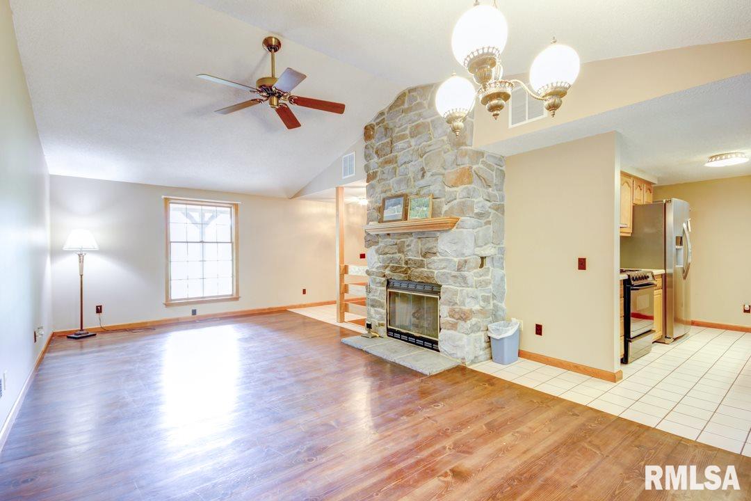 13438 Stamper Road Girard, IL 62640 - Photo 3 of 33