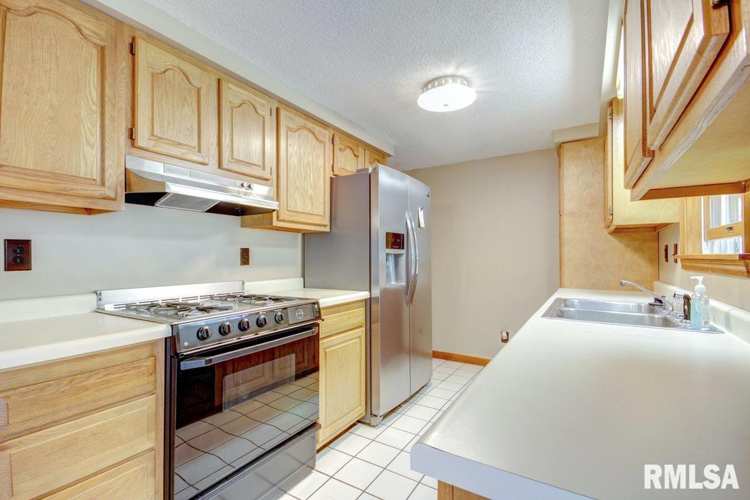 13438 Stamper Road Girard, IL 62640 - Photo 4 of 33