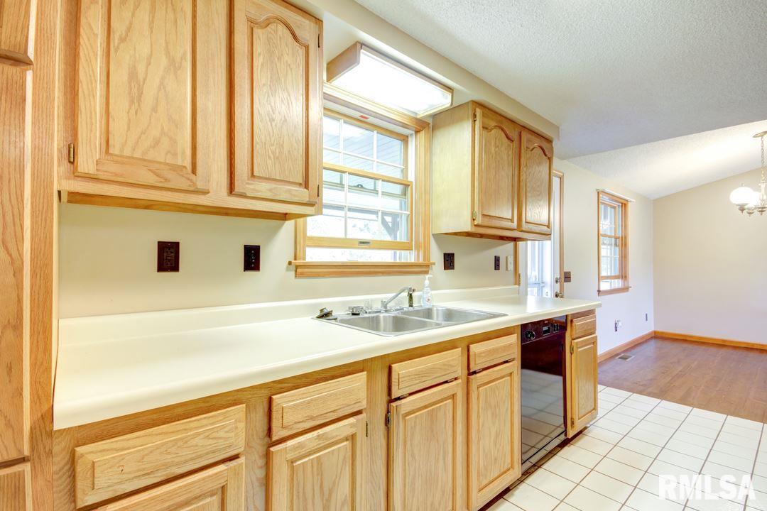 13438 Stamper Road Girard, IL 62640 - Photo 5 of 33