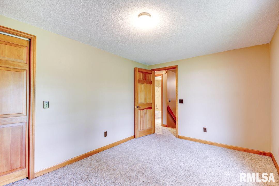 13438 Stamper Road Girard, IL 62640 - Photo 8 of 33