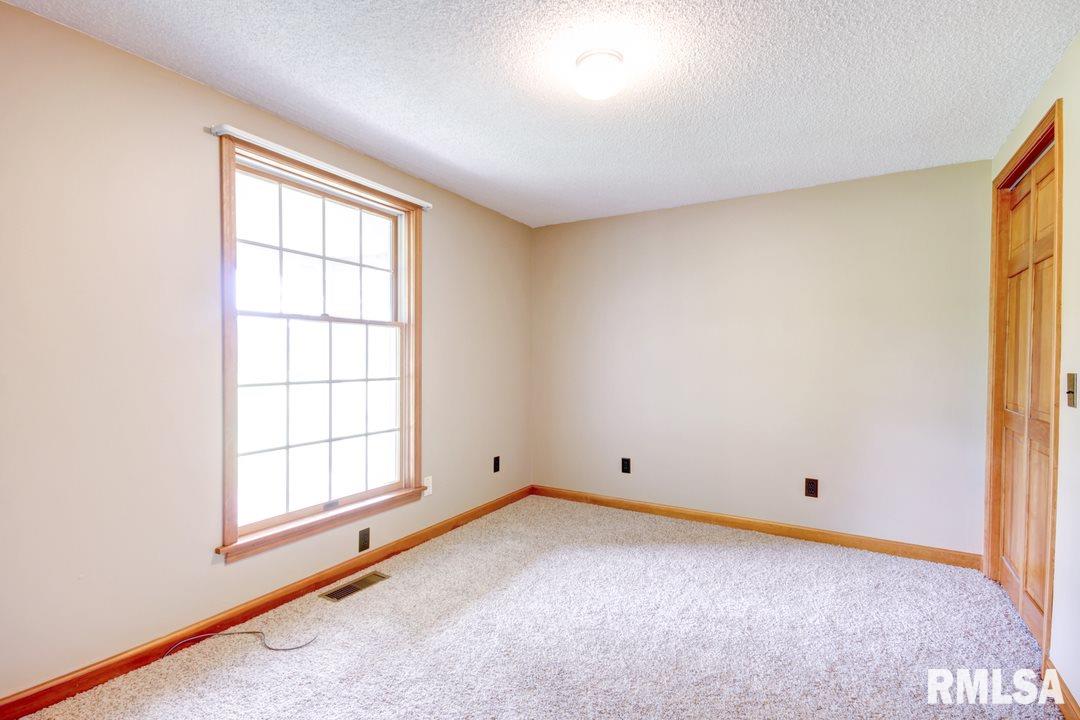 13438 Stamper Road Girard, IL 62640 - Photo 9 of 33