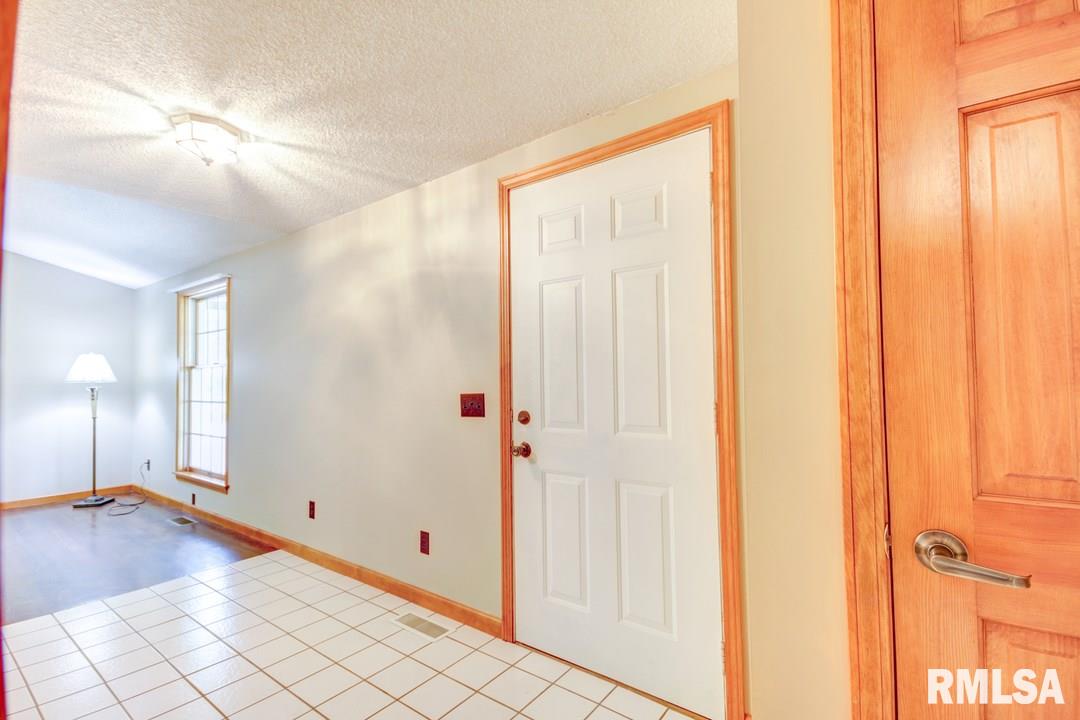 13438 Stamper Road Girard, IL 62640 - Photo 10 of 33