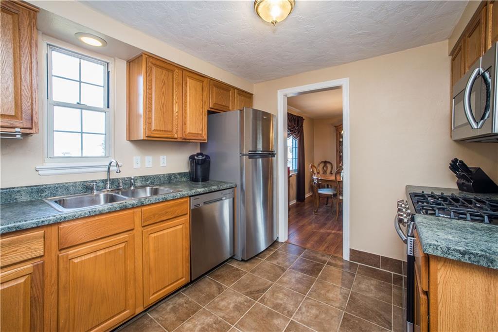 555 Old Farm Road Pittsburgh, PA 15234 - Photo 11 of 24