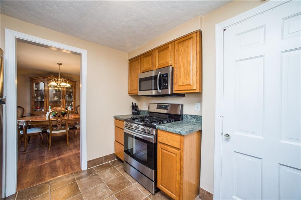 555 Old Farm Road Pittsburgh, PA 15234 - Photo 12 of 24