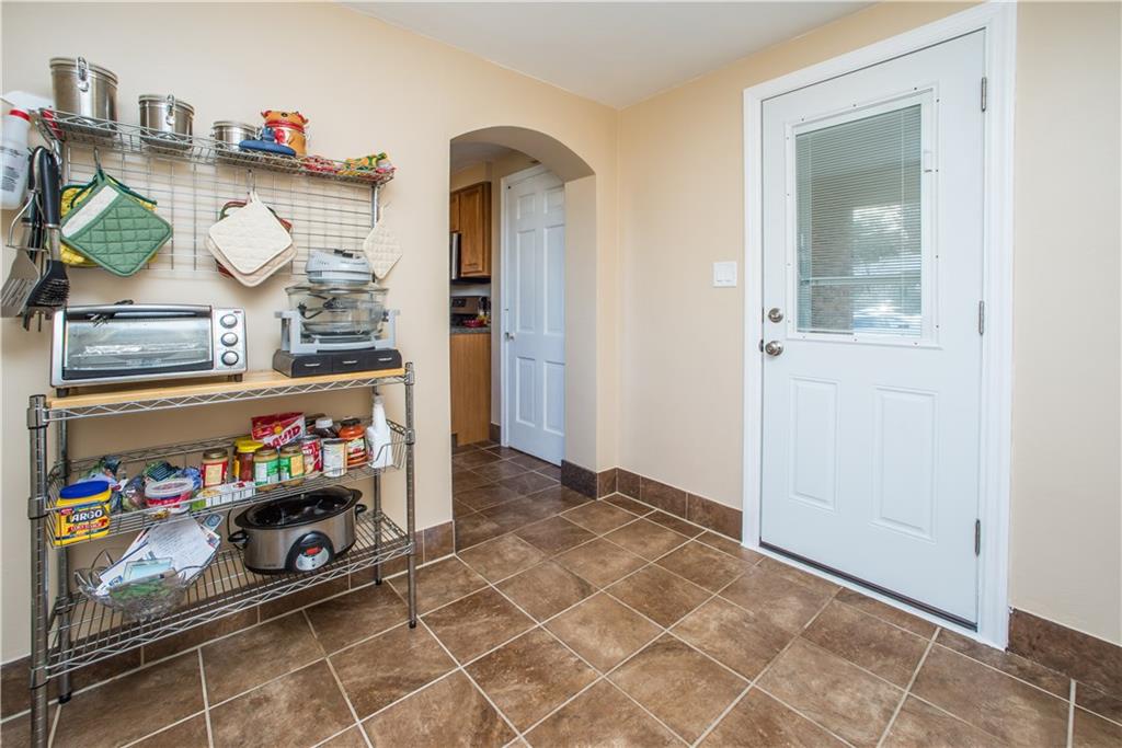 555 Old Farm Road Pittsburgh, PA 15234 - Photo 13 of 24