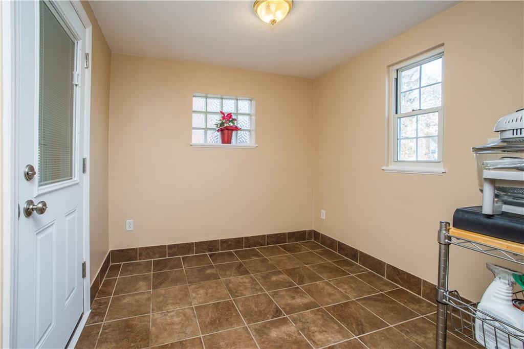 555 Old Farm Road Pittsburgh, PA 15234 - Photo 14 of 24