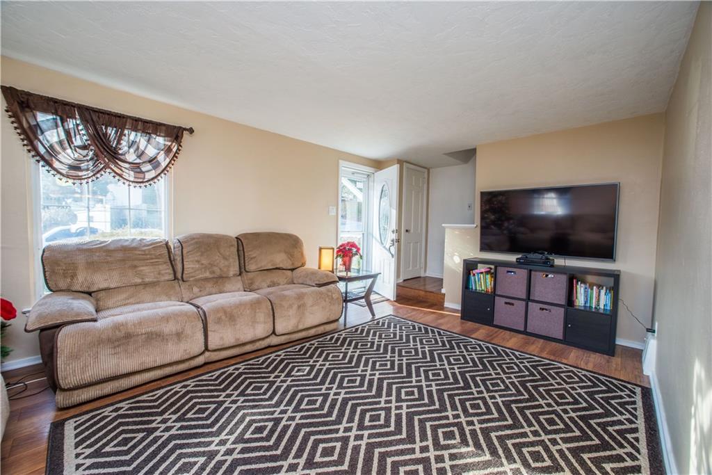 555 Old Farm Road Pittsburgh, PA 15234 - Photo 5 of 24