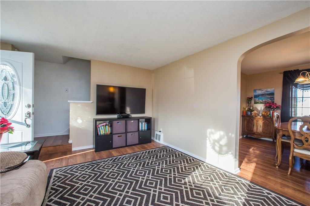 555 Old Farm Road Pittsburgh, PA 15234 - Photo 6 of 24
