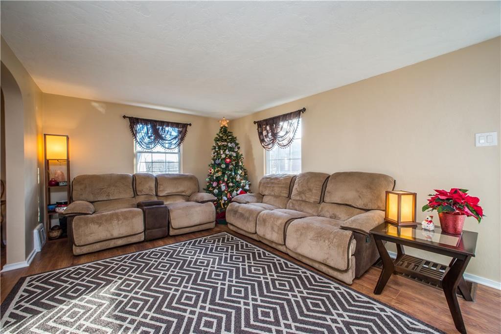 555 Old Farm Road Pittsburgh, PA 15234 - Photo 7 of 24