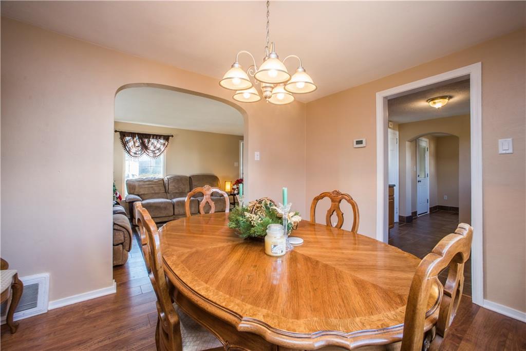 555 Old Farm Road Pittsburgh, PA 15234 - Photo 8 of 24