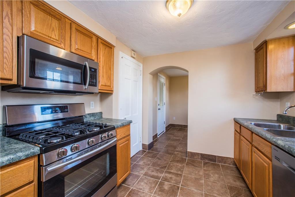 555 Old Farm Road Pittsburgh, PA 15234 - Photo 9 of 24