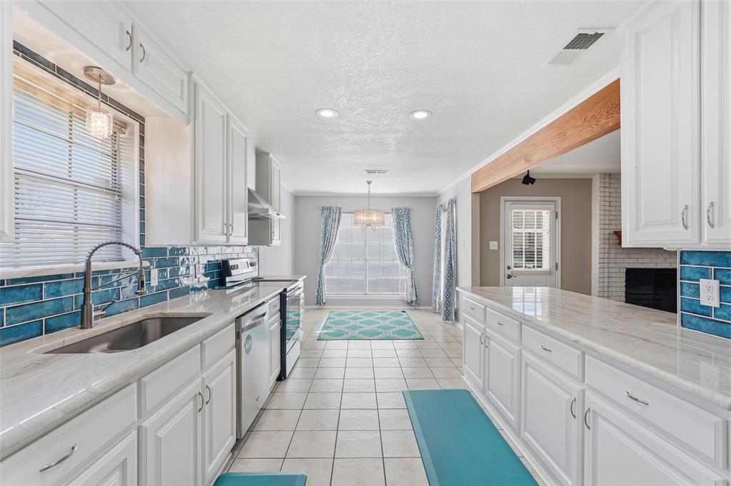 5240 Hill Ridge Drive Fort Worth, TX 76135 - Photo 11 of 40