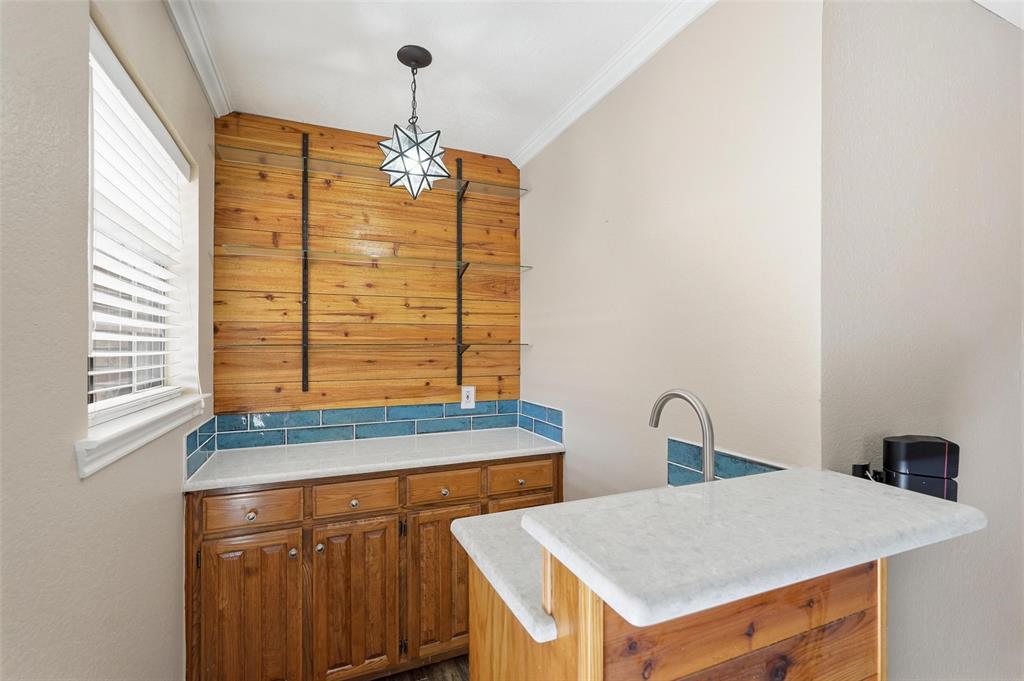 5240 Hill Ridge Drive Fort Worth, TX 76135 - Photo 14 of 40 Wet bar off living room