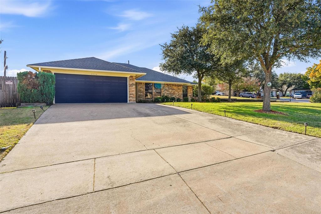 5240 Hill Ridge Drive Fort Worth, TX 76135 - Photo 2 of 40