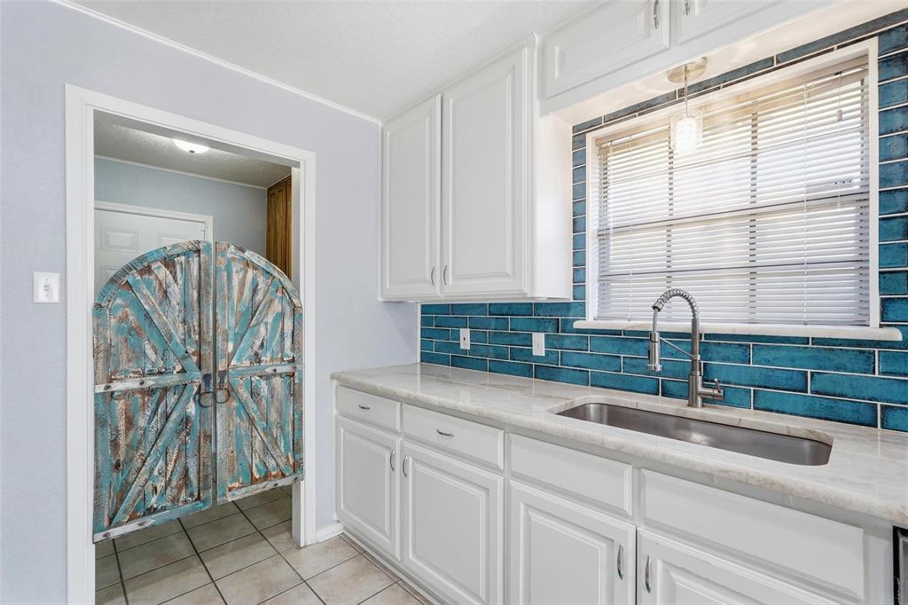 5240 Hill Ridge Drive Fort Worth, TX 76135 - Photo 5 of 40