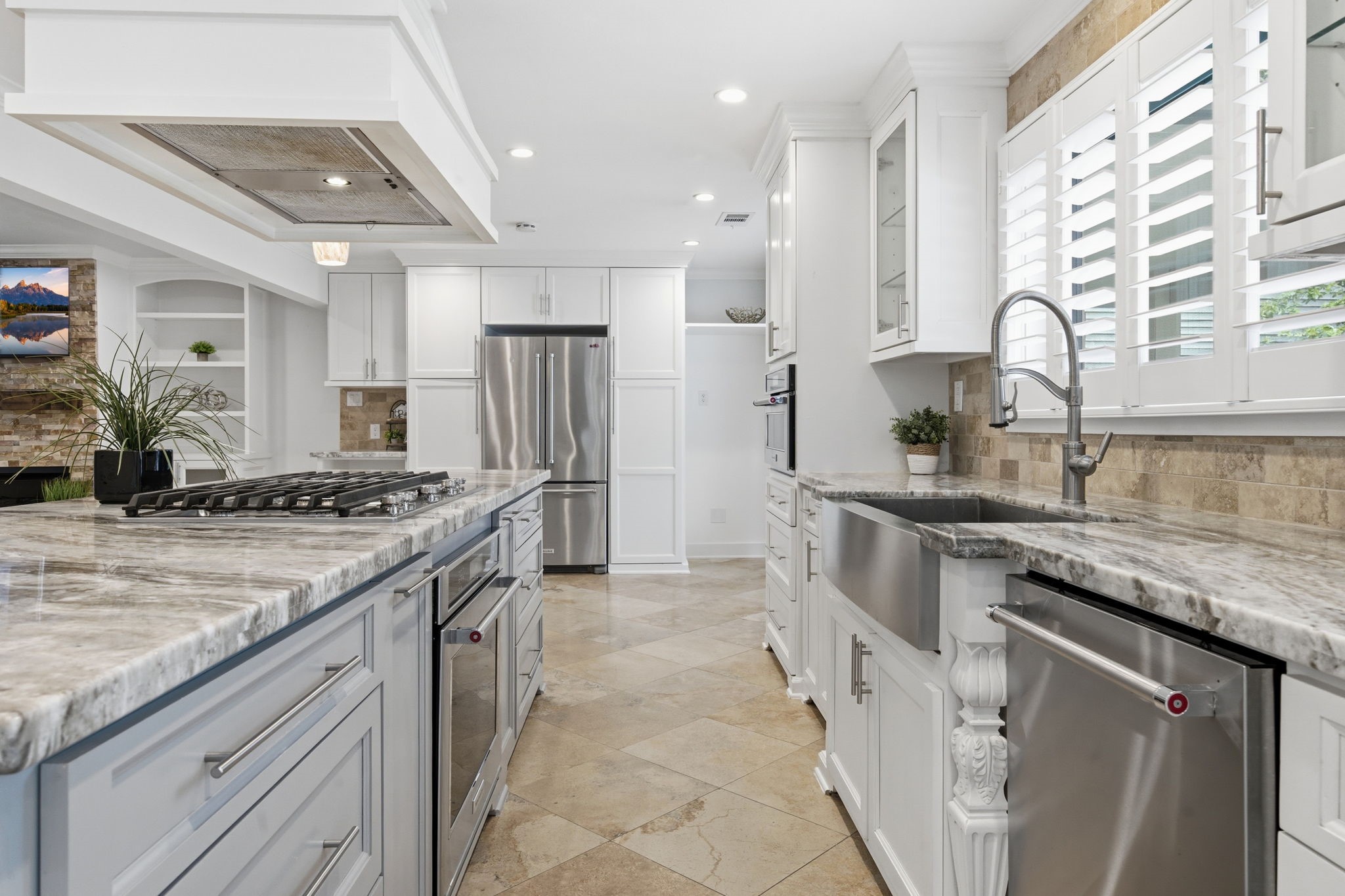 14 Ridgeline Court Spring, TX 77381 - Photo 13 of 40 You will be impressed by the elegant countertops, a farmhouse sink, and stainless steel appliances. Bright and airy with ample gorgeous custom cabinetry, it's accented by a stylish backsplash and recessed lighting, creating a modern and inviting space.