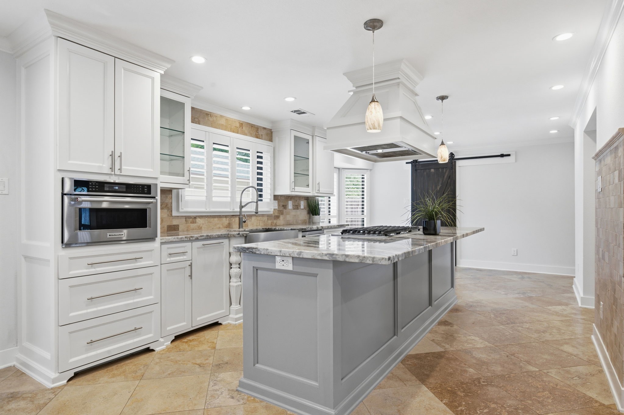 14 Ridgeline Court Spring, TX 77381 - Photo 14 of 40 Another view of this gorgeous island kitchen with amazing modern finishes.