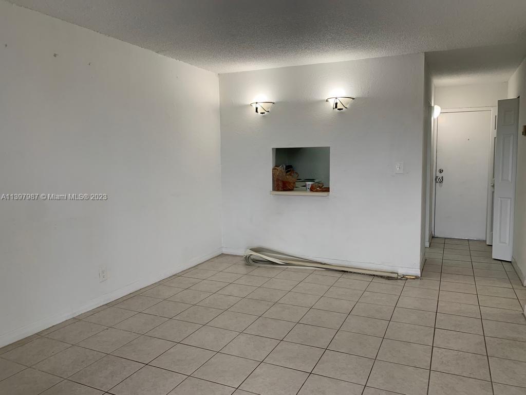Yolanda Villas Condominiums Miami, FL 33126 - Photo 5 of 10 a view of an empty room