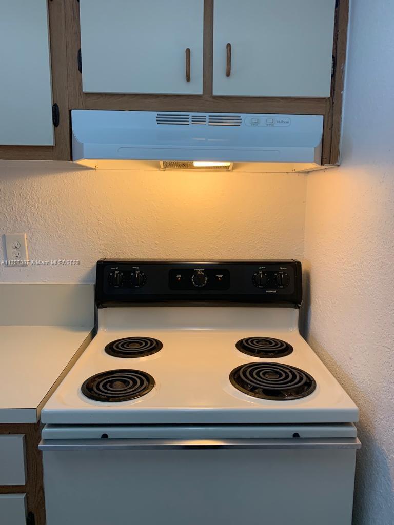 Yolanda Villas Condominiums Miami, FL 33126 - Photo 10 of 10 a close view of appliances