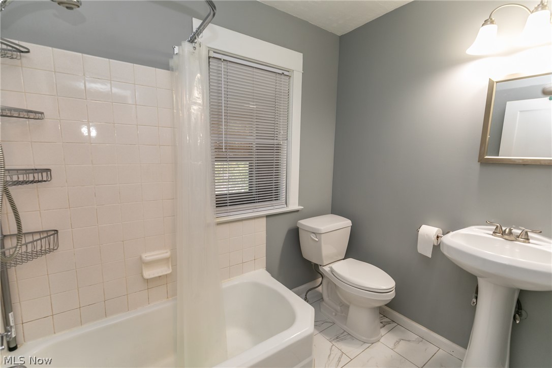 3073-3075 Edgehill Road Cleveland, OH 44118 - Photo 10 of 35 Gallery Image 10