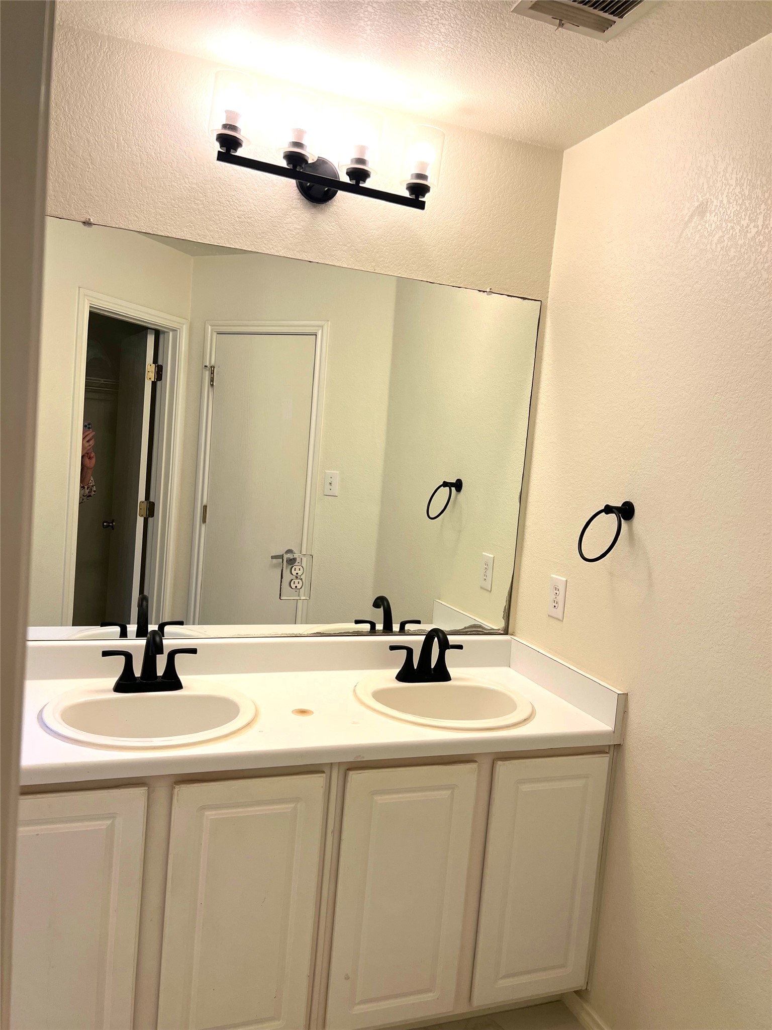1209 Amberwood Loop Kyle, TX 78640 - Photo 14 of 21