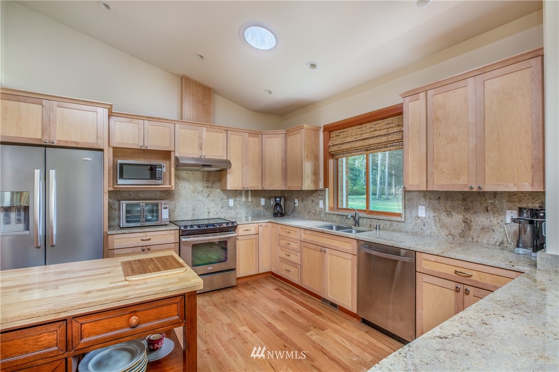 11310 Harris Road Southeast Yelm, WA 98597 - Photo 10 of 25 Gallery Image 10