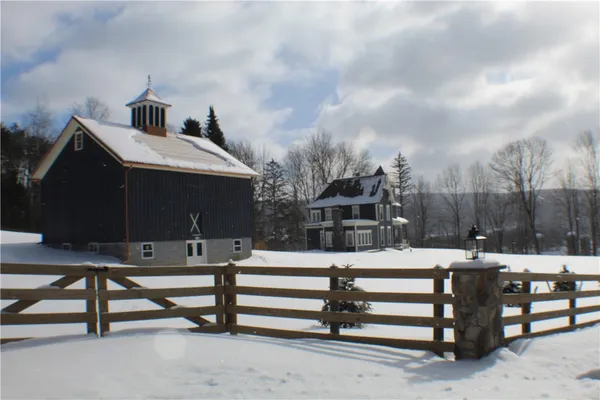 $799,000 | 144 Pete Hendricks Road, Middlefield, NY 13326