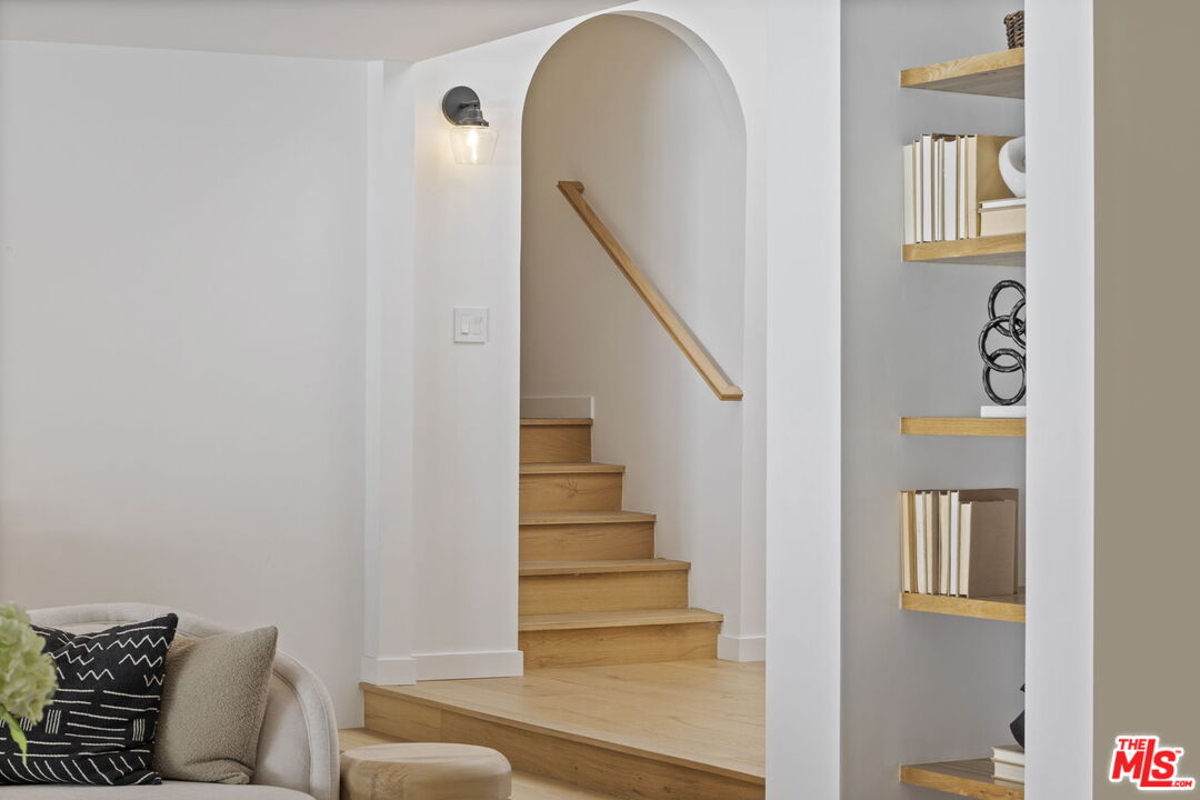 431 Montana Circle Ojai, CA 93023 - Photo 25 of 73 a view of entryway and hall with wooden floor