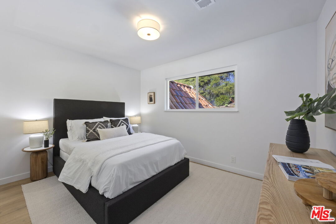431 Montana Circle Ojai, CA 93023 - Photo 26 of 73 a bedroom with a bed and a painting on the wall
